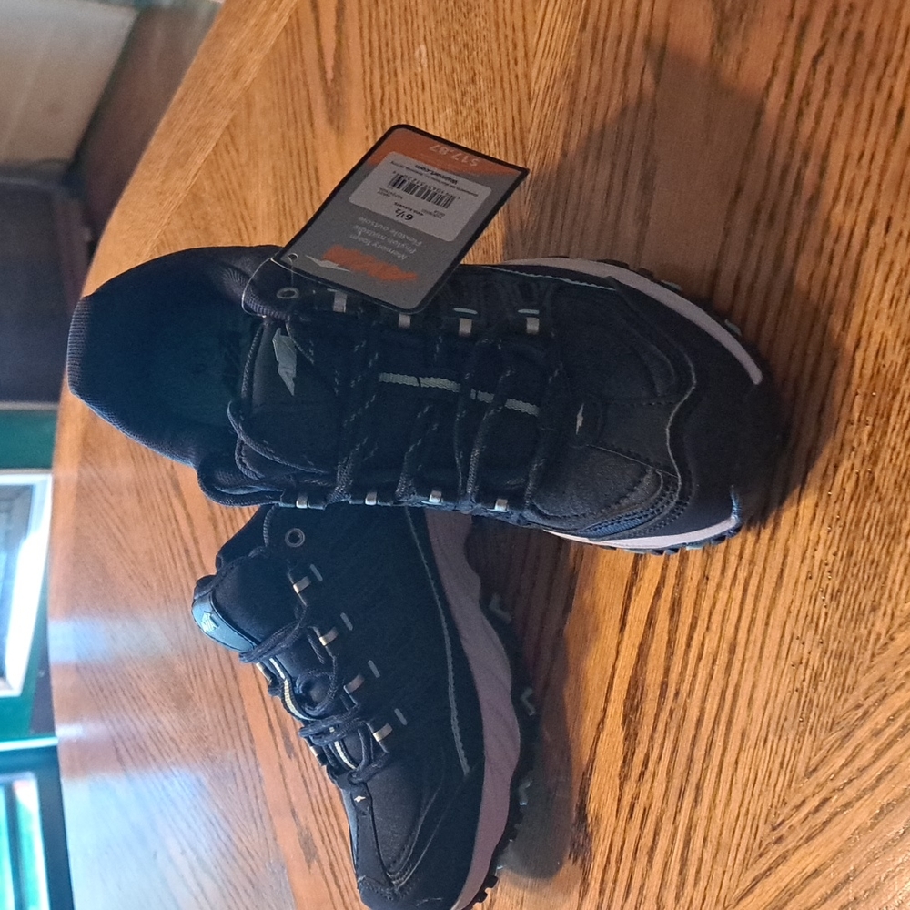 Avia Memory form walking shoes, Sz 6 1/2 women's